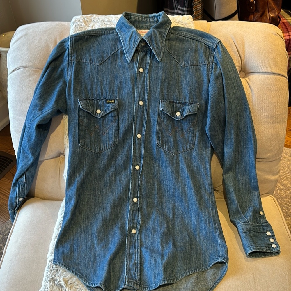 Vintage Wrangler jeans denim shirt with pearl buttons in S